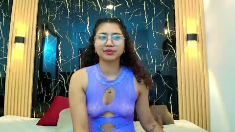 Snapshot of samantha_fox8 chatting on May 1, 11:26 am online show from May 1, 11:26 am