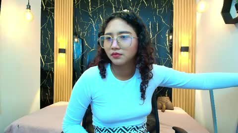 Snapshot of samantha_fox8 chatting on May 5, 11:07 am online show from May 5, 11:07 am