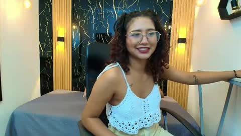 Snapshot of samantha_fox8 chatting on May 11, 11:16 am online show from May 11, 11:16 am