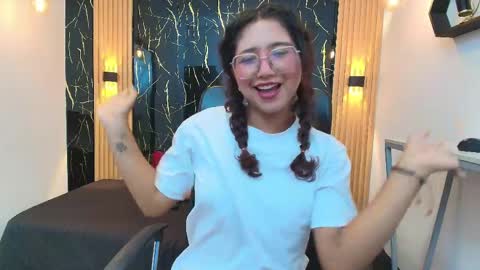 Snapshot of samantha_fox8 chatting on May 16, 10:58 am online show from May 16, 10:58 am