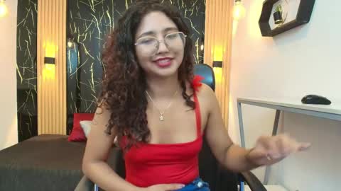 Snapshot of samantha_fox8 chatting on May 18, 11:16 am online show from May 18, 11:16 am