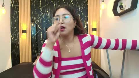 Snapshot of samantha_fox8 chatting on May 19, 10:54 am online show from May 19, 10:54 am