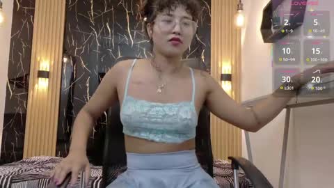 Snapshot of samantha_fox8 chatting on May 28, 11:29 am online show from May 28, 11:29 am
