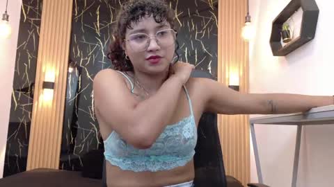 Snapshot of samantha_fox8 chatting on May 30, 11:29 am online show from May 30, 11:29 am