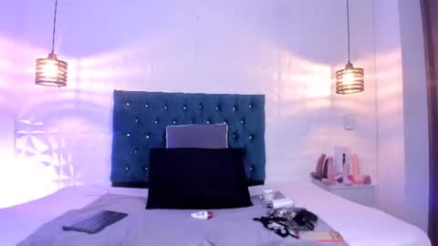 Snapshot of samantha_foxyy chatting on July 15, 10:53 am samantha_foxyy online show from July 15, 10:53 am