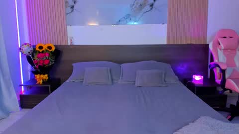 Snapshot of samantha_moons chatting on September 22, 10:01 pm samantha_moons online show from September 22, 10:01 pm