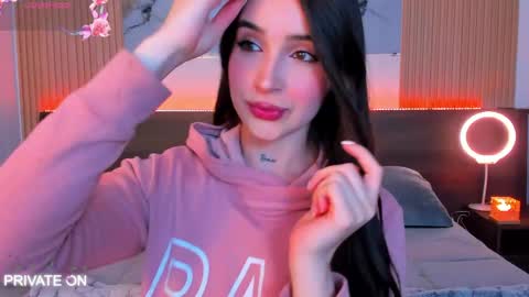 Snapshot of samantha_moons chatting on April 28, 12:31 am samantha_moons online show from April 28, 12:31 am