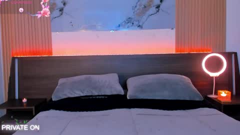 Snapshot of samantha_moons chatting on May 1, 12:37 am samantha_moons online show from May 1, 12:37 am