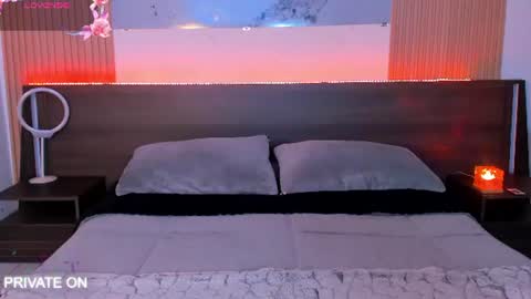 Snapshot of samantha_moons chatting on June 23, 12:41 am samantha_moons online show from June 23, 12:41 am