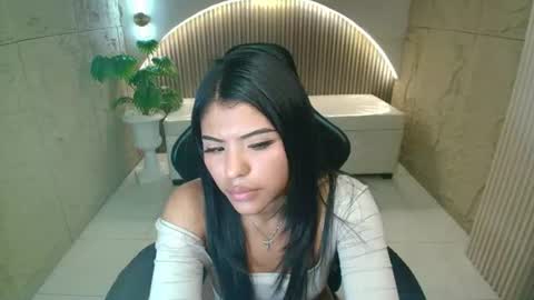 Snapshot of samantha_r__ chatting on July 13, 10:45 pm Sam online show from July 13, 10:45 pm