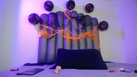 samantha_scottt online show from October 18, 10:10 pm