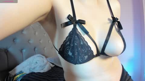 Snapshot of samanthaanderson chatting on December 3, 3:20 am Samantha Anderson online show from December 3, 3:20 am