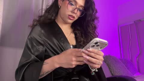 Samantha Bernardo online show from April 7, 4:02 am