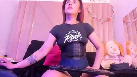 Snapshot of samanthamoonsx chatting on April 23, 11:07 pm Samantha online show from April 23, 11:07 pm