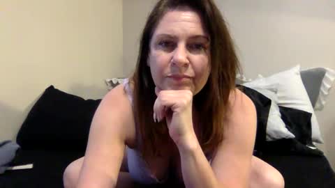 Snapshot of samanthavale chatting on April 27, 1:31 pm Samantha Vale online show from April 27, 1:31 pm