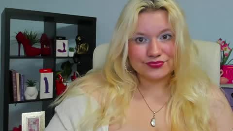 Snapshot of samanthax_pink chatting on June 3, 11:13 am Samantha online show from June 3, 11:13 am
