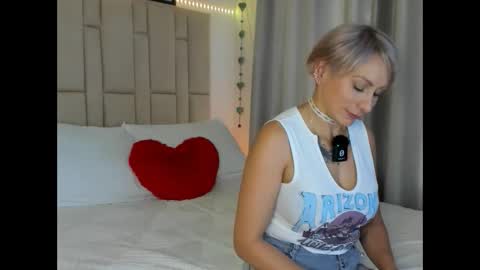 Samixmami online show from March 7, 10:32 pm