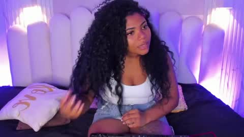 Snapshot of samara__08 chatting on June 20, 7:38 pm SAMARA online show from June 20, 7:38 pm