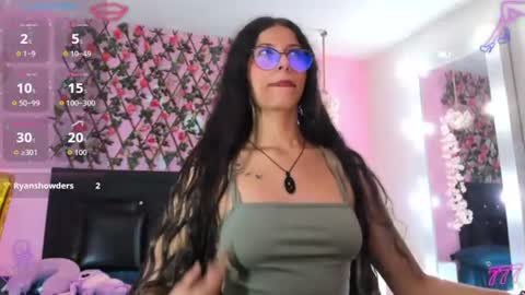 Snapshot of samaracortez chatting on June 11, 12:32 am Sammy online show from June 11, 12:32 am