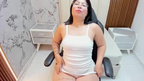 Snapshot of samaralee3 chatting on February 16, 12:34 pm samaralee3 online show from February 16, 12:34 pm