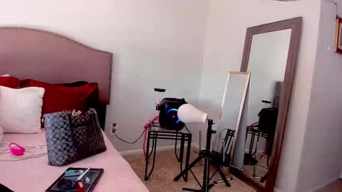 Yaya online show from October 30, 5:02 pm