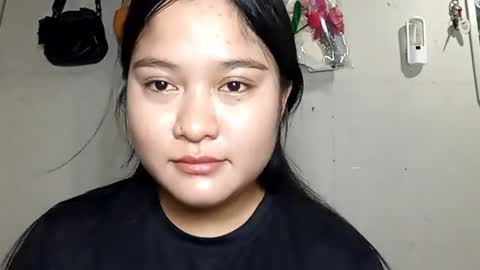 Snapshot of samathavandertuig chatting on April 3, 5:16 am Olivia online show from April 3, 5:16 am