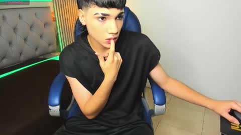 Snapshot of samblack_ chatting on September 14, 12:37 pm Sam online show from September 14, 12:37 pm