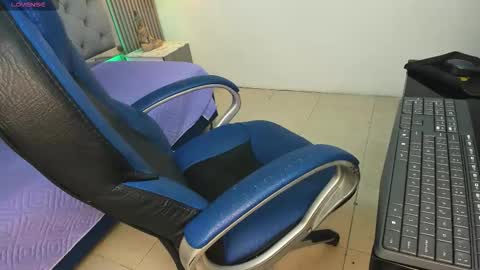 Snapshot of samblack_ chatting on February 3, 12:32 pm Sam online show from February 3, 12:32 pm