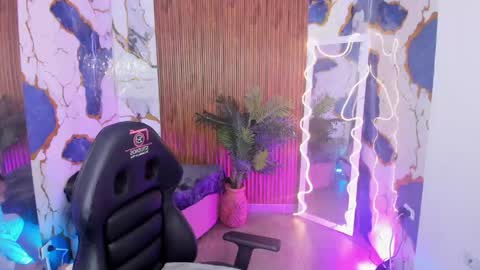 sam online show from May 11, 3:01 am