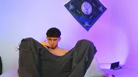 samevansx online show from December 19, 4:25 pm