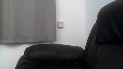 Snapshot of samiam381653 chatting on October 6, 10:18 pm samiam381653 online show from October 6, 10:18 pm