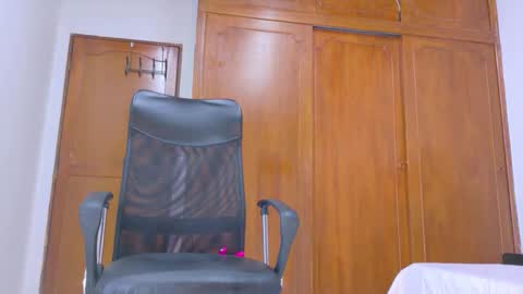 samirths_boy_ online show from May 24, 4:56 pm