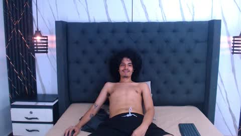 Snapshot of samisaturno chatting on March 9, 10:25 pm samisaturno online show from March 9, 10:25 pm
