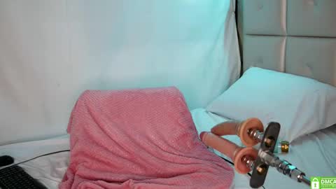 Snapshot of sammy_liz2 chatting on March 4, 2:53 pm sammy_liz2 online show from March 4, 2:53 pm