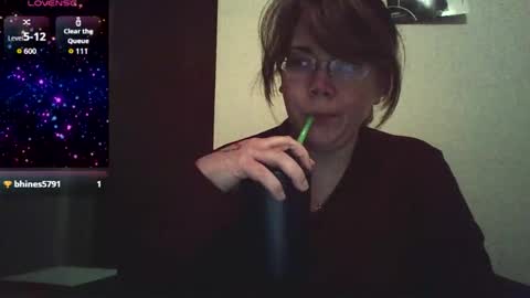 Snapshot of sammy_lyn chatting on December 15, 6:01 pm Sam online show from December 15, 6:01 pm