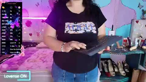 Snapshot of sammy_mature_ chatting on June 30, 9:38 pm Sammy online show from June 30, 9:38 pm