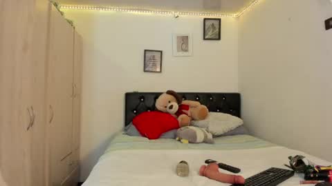 Snapshot of sammy_sophiaa chatting on August 4, 12:03 am Sophia online show from August 4, 12:03 am