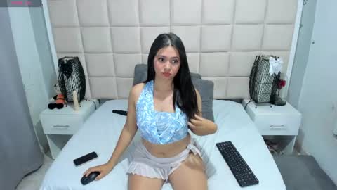 Snapshot of sammy_uwu1 chatting on June 21, 2:41 pm Nice to meet you guys my name is Lina. online show from June 21, 2:41 pm