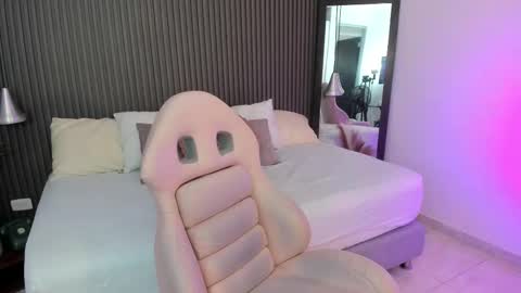 Axel online show from November 1, 8:44 pm