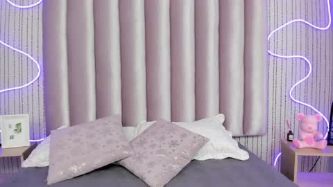 Samantha   online show from April 9, 3:06 am