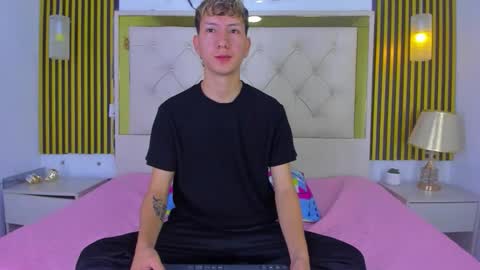 Snapshot of sammysex_ chatting on November 25, 6:46 am SAMMY online show from November 25, 6:46 am