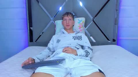 Snapshot of sammysex_ chatting on December 5, 7:28 am SAMMY online show from December 5, 7:28 am