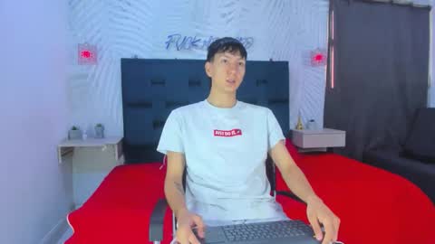 Snapshot of sammysex_ chatting on December 14, 12:21 pm SAMMY online show from December 14, 12:21 pm