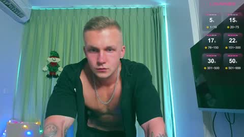 Snapshot of samuel_andrew chatting on December 19, 5:29 am Samuel online show from December 19, 5:29 am