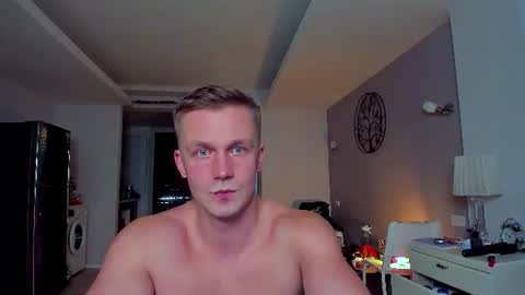 Snapshot of samuel_andrew chatting on June 15, 2:03 am Samuel online show from June 15, 2:03 am