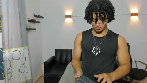 Snapshot of samxx_muscle chatting on May 18, 2:45 pm samxx_muscle online show from May 18, 2:45 pm