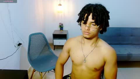 Snapshot of samxx_muscle chatting on May 20, 10:21 am samxx_muscle online show from May 20, 10:21 am