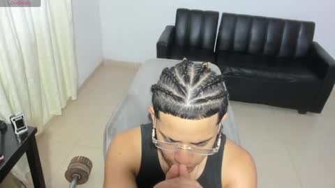 Snapshot of samxx_muscle chatting on May 24, 1:16 pm samxx_muscle online show from May 24, 1:16 pm