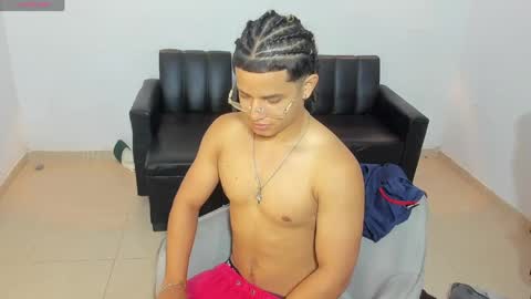 Snapshot of samxx_muscle chatting on May 25, 4:13 pm samxx_muscle online show from May 25, 4:13 pm