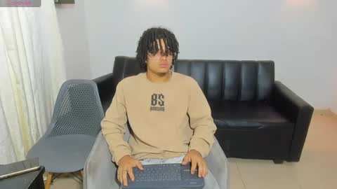 Snapshot of samxx_muscle chatting on June 23, 12:14 pm samxx_muscle online show from June 23, 12:14 pm